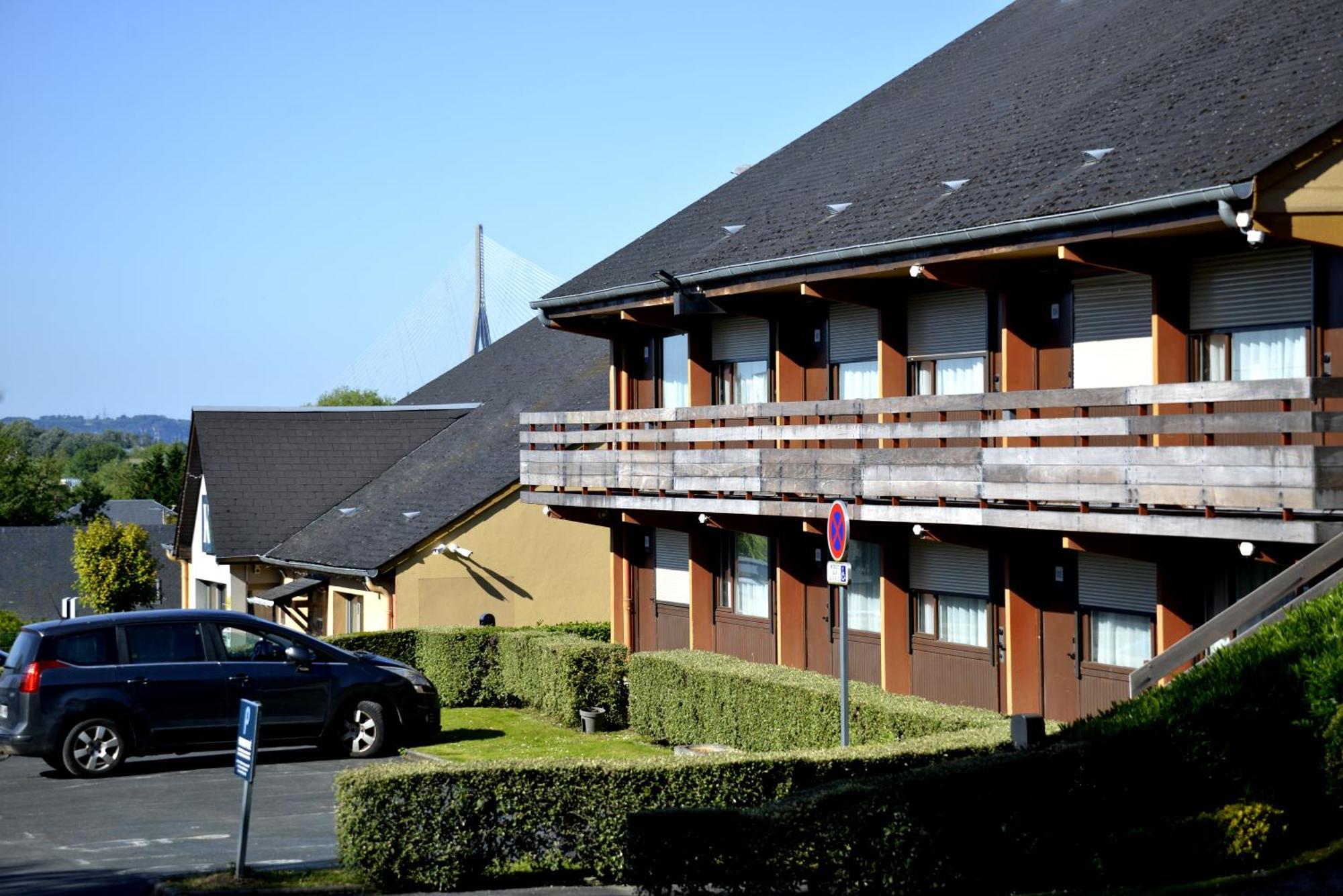 Kyriad Honfleur - La Riviere Saint Sauveur Bagian luar foto